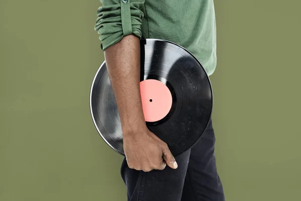 Hombre sosteniendo vinilo — Foto de Stock