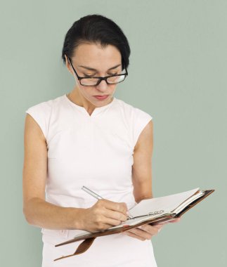 not defterinde yazılı iş kadını