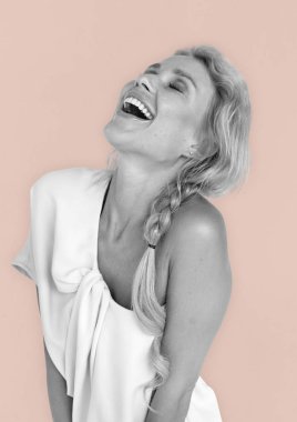 Kavram gülümseyen kadın