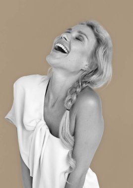 Kavram gülümseyen kadın