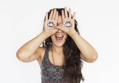 Ellerinde gözlü kadın