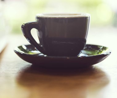 Masanın üzerine kahve Kupası,