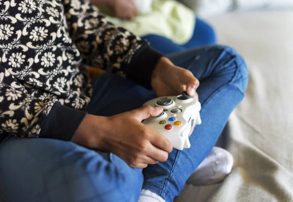 Meninas jogando videogame — Fotografia de Stock