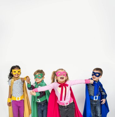 Çocuk kostümleri süper kahramanlar