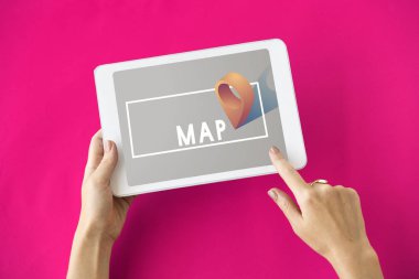 insan elinden tutarak dijital tablet