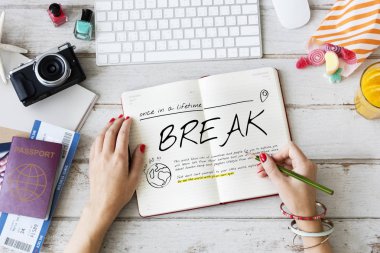 Günlüğe yazan kadın. 