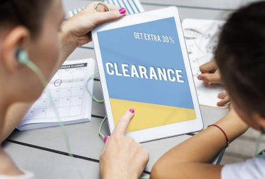 Kızlar dijital tablet kullanma 