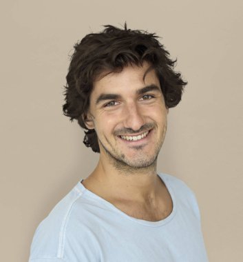 yakışıklı gülen adam 