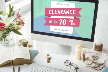 güzel çalışma alanı tablosu ile bilgisayar