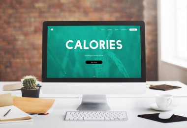 bilgisayarın monitör masada