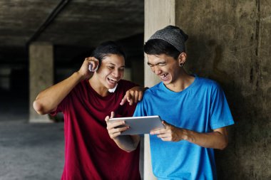 çocuklar dijital tablet kullanma