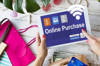 dijital tablet kullanan kadın