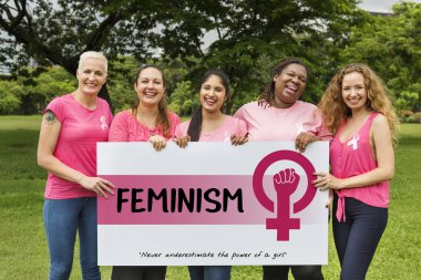 pembe gömlekler afiş tutarak kadınlarda