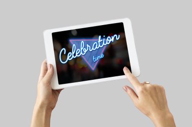 insan elinden tutarak dijital tablet
