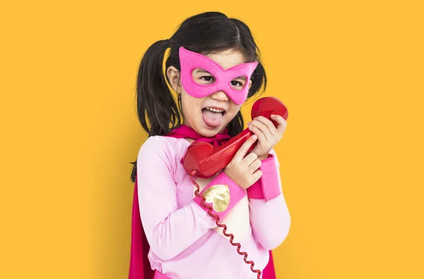 Menina falando ao telefone — Fotografia de Stock