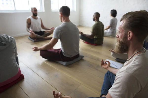 Diversidade Pessoas fazendo exercício — Fotografia de Stock