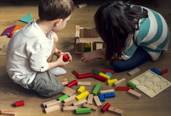 Boy and girl playing together — Stock Photo, Image