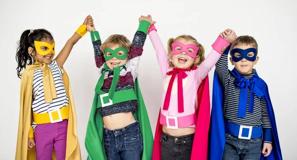 Děti v kostýmech super hrdinové — Stock fotografie