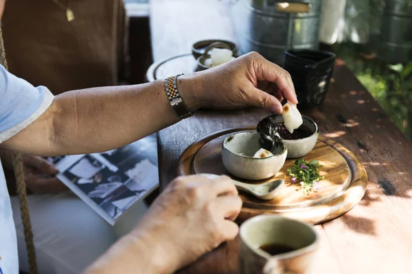 Man eten ontbijt — Stockfoto