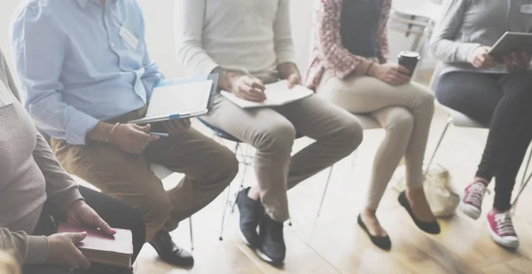 Mensen zitten in cirkel counseling — Stockfoto