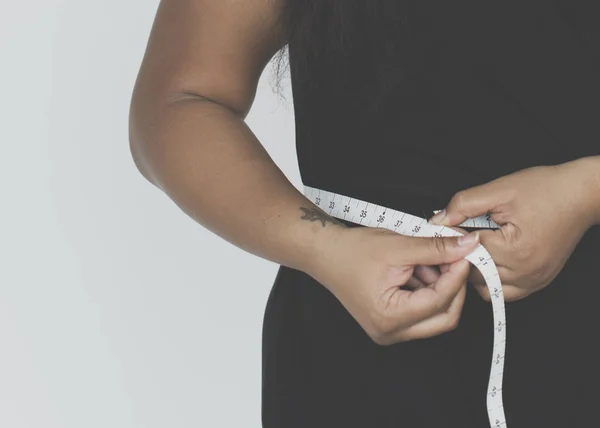 Mujer midiendo cintura —  Fotos de Stock