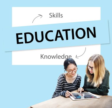 genç kadın tablet kullanma