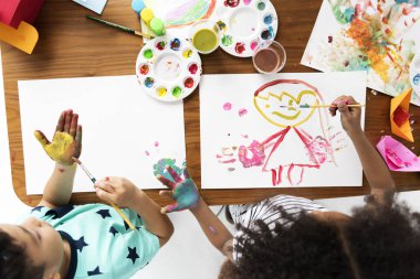  Paint ile çizim çocuklar