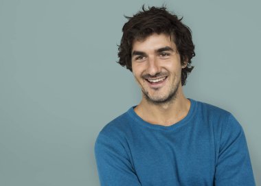 yakışıklı gülen adam 