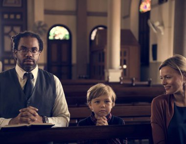 Kilisede dindar insanlar 