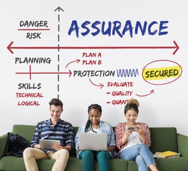 Dijital cihazlar kullanan öğrenciler