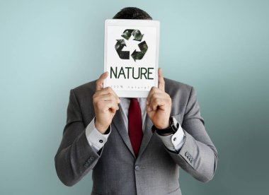 iş kişi holding tablet 