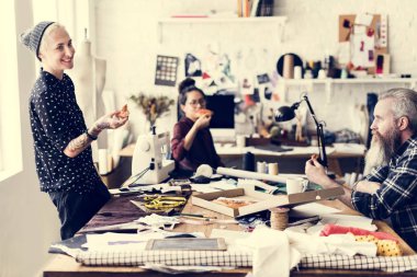 Yaratıcı moda tasarımcıları