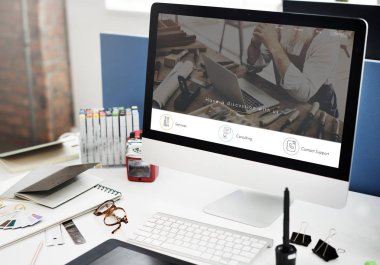 bilgisayar monitöründe çalışma alanı tablosu