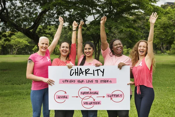 Vrouwen in roze shirtjes bedrijf banner — Stockfoto