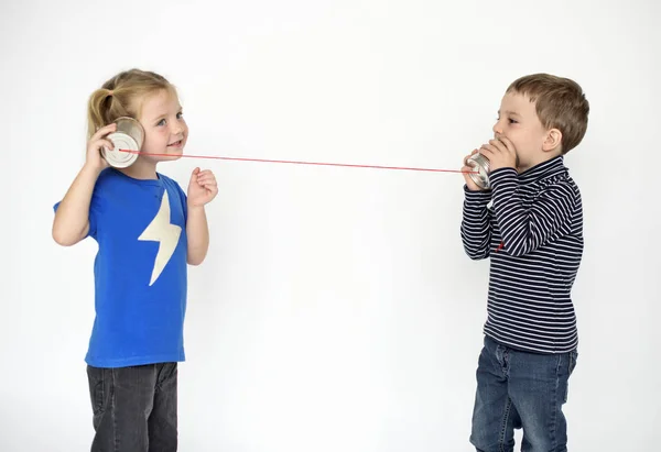 Piccoli bambini in posa in studio — Foto Stock