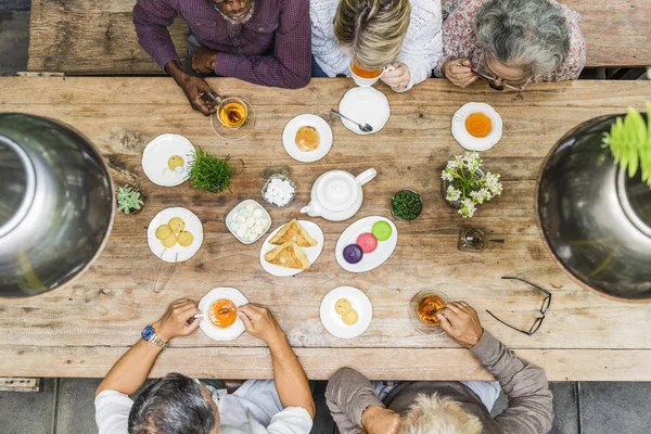 资深人士共进午餐 — 图库照片