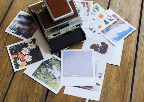 Chaotischer Haufen von Sofortfotoabdrücken — Stockfoto