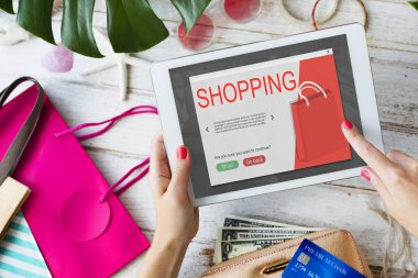 dijital tablet kullanan kadın