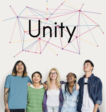 Öğrenciler birlikte sarılma