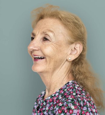 gülümseyen kadın kıdemli