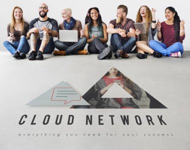 Dijital aygıtlar kullanan insanlar