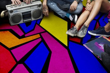 boombox müzik dinleme insanlar