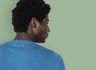 Stüdyo çekimi rahat Afrikalı adamın