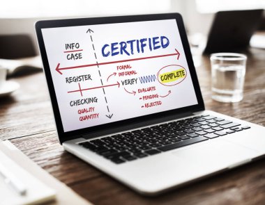 bilgi ile çalışan dizüstü bilgisayar