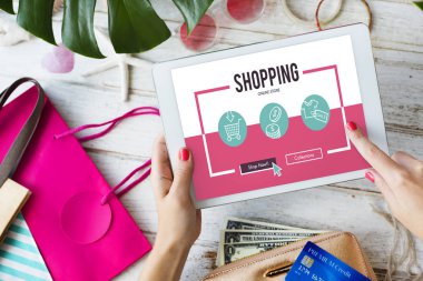 dijital tablet kullanan kadın