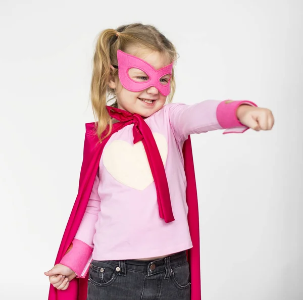 Niña posando en estudio — Foto de Stock