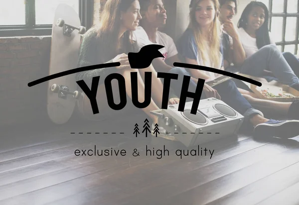 Keragaman remaja bersama-sama duduk di lantai — Stok Foto