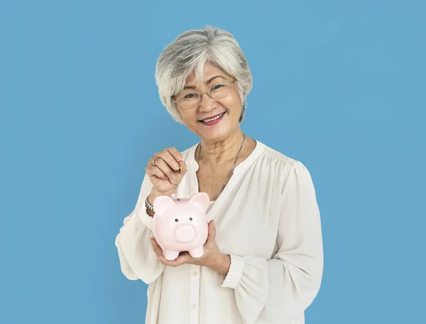 Asiatico anziano donna con cavalluccio — Foto Stock