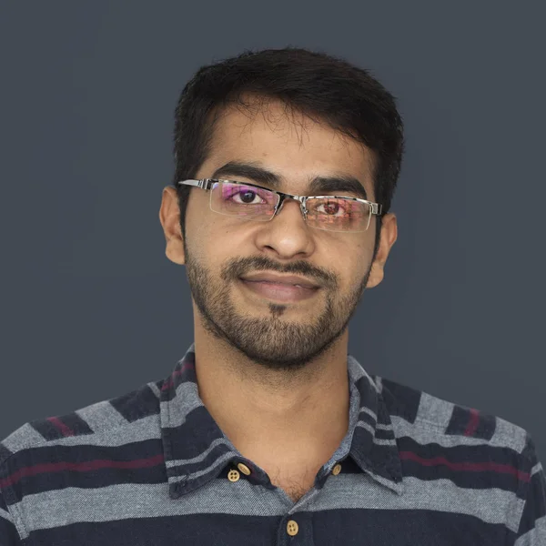 Lächelnder indischer Mann — Stockfoto