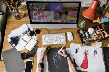 Moda Tasarımcısı çizim 